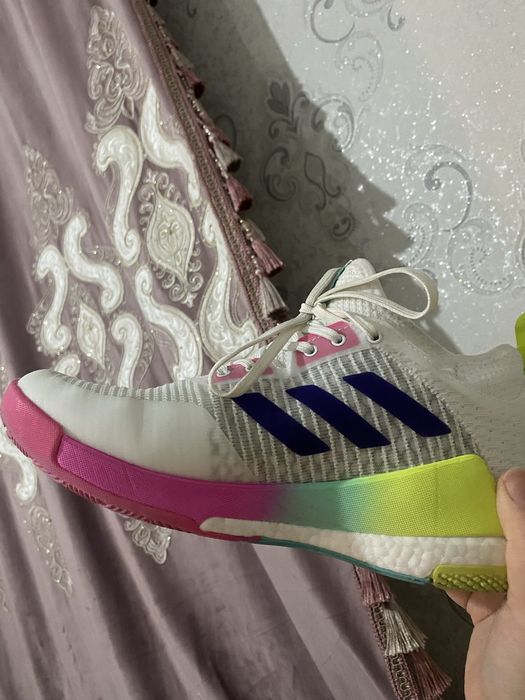 Кроссовки Adidas оригинал,в хорошем состоянии