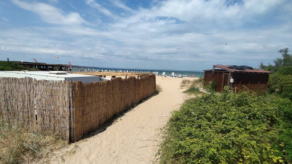 Каравана на ПЪРВА линия на к.Градина, на 30 метра от водата