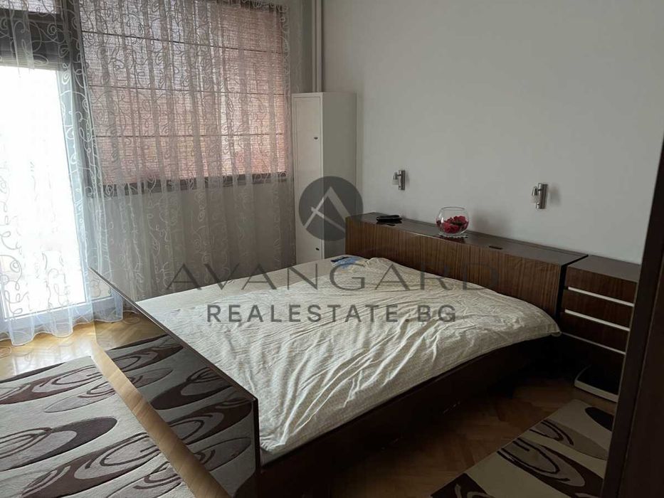 Продава се Тристаен апартамент в Пловдив, Кючук Париж - 82 кв.м за 1991 €/кв.м - Снимка #8