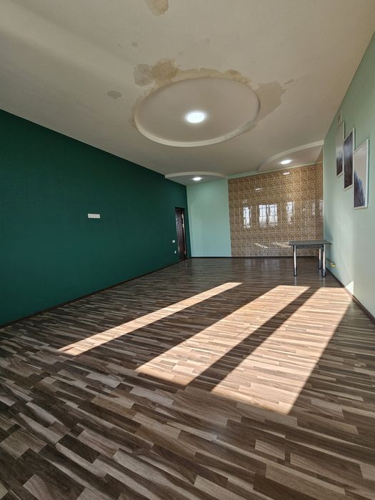 Кибрай марказида 4 қаватли янги нотурар бино сотилади.