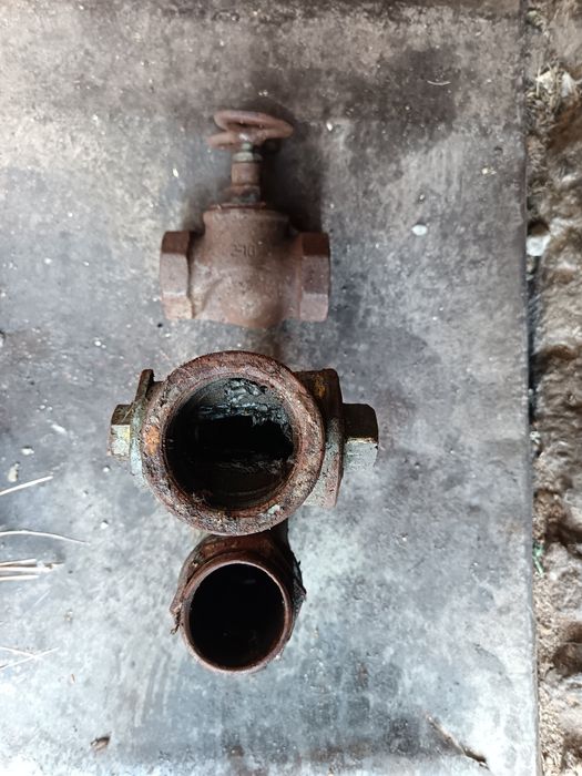 Robinet și diferite piese