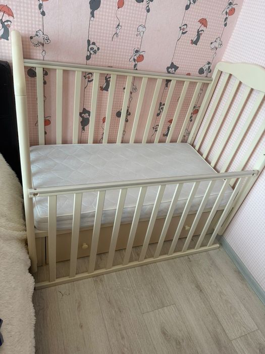 Продам детскую кроватку