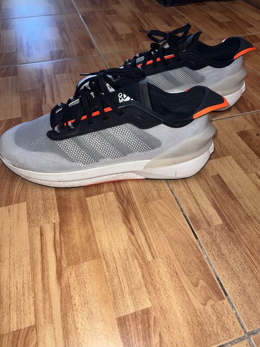 Продаются оригинальные кроссовки Adidas.