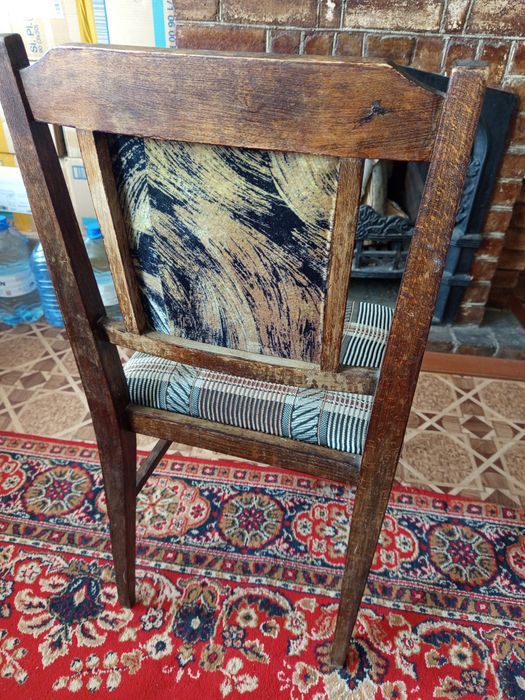 Стул темное дерево, обшивка ткань