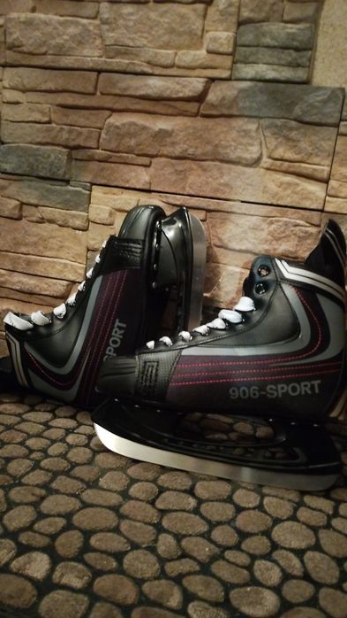 Продам коньки 42-44