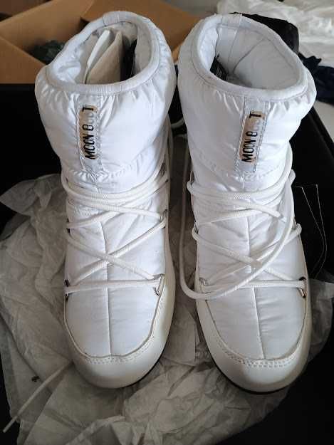 Дамски боти на бранда Moon Boot