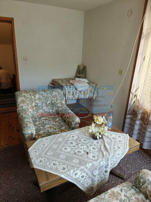 Къща - близнак в с. Боснек 100 м², двор - 288 м²