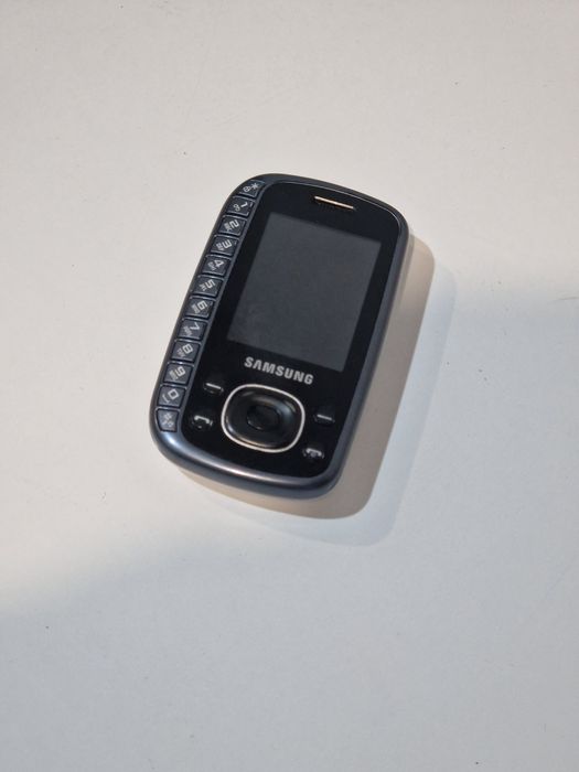 Telefon Samsung cu tastatura laterala