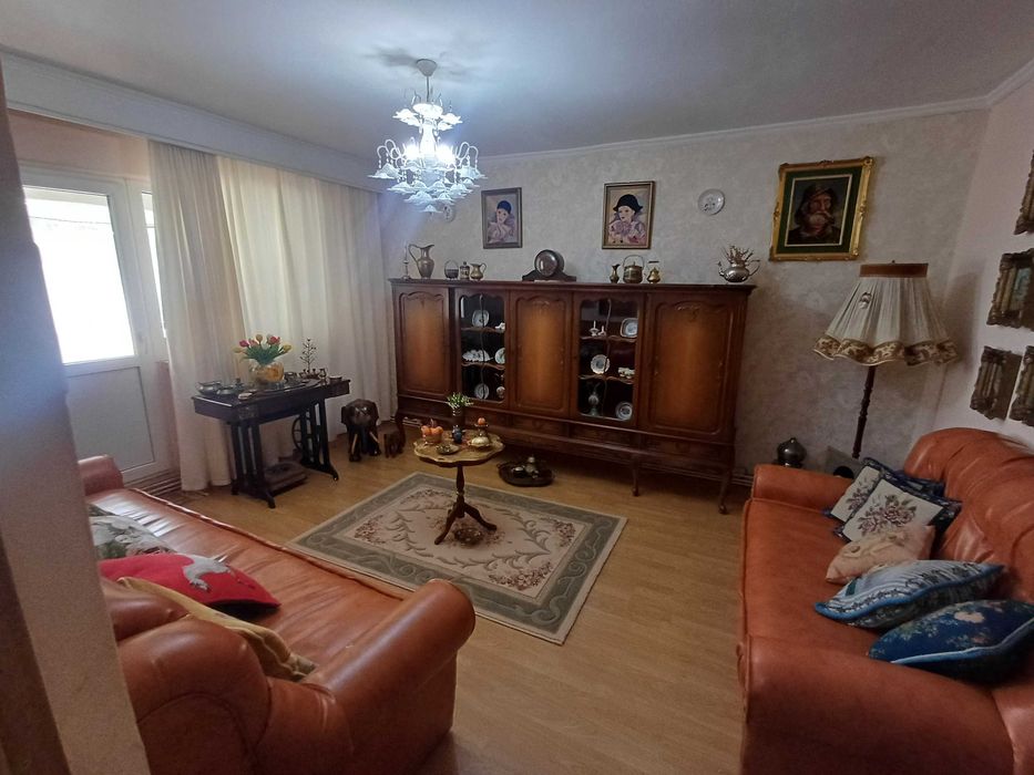 Vand ap 3 camere Robea etajul 1