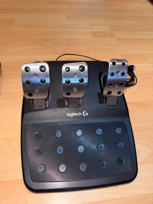 Vând volan Logitech G29 + schimbător de viteze