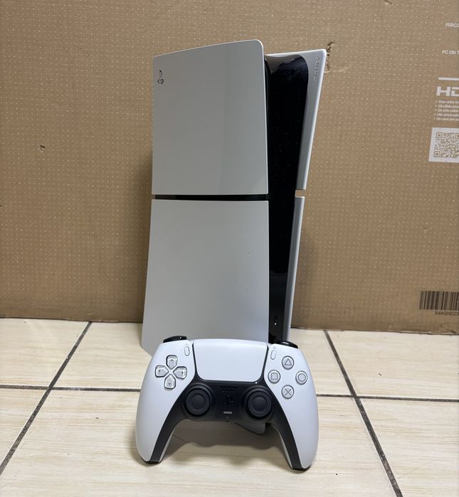 MDM vinde: Consola PS5 Slim Digital Edition 1TB White.