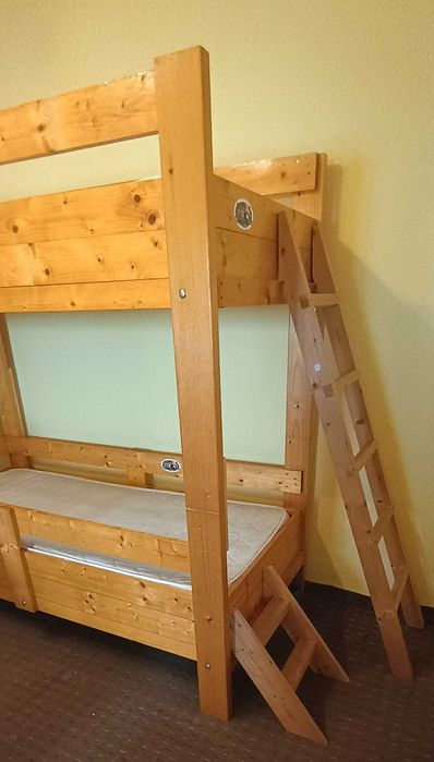 Pat etajat pentru copii pentru adulți