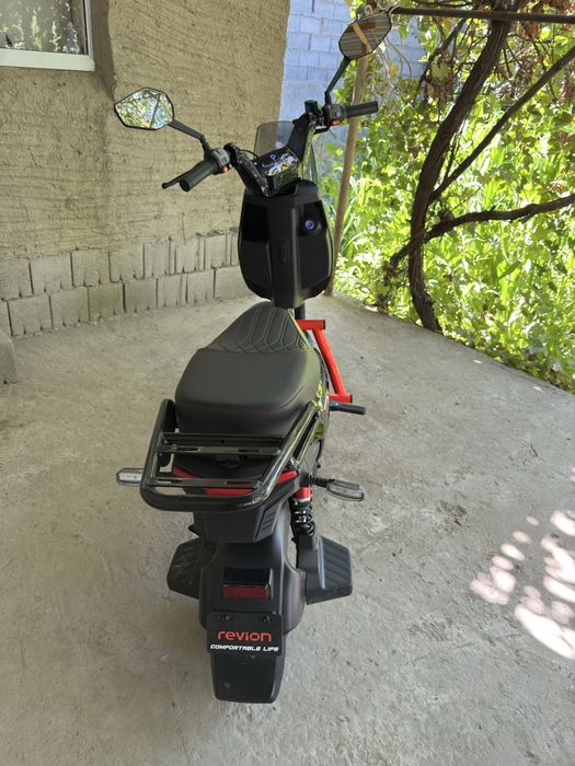 Skuter, Elektrovelik REVION