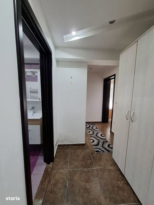 De inchiriat apartament 2 camere, etajul 3, zona semicentrala 1000ron