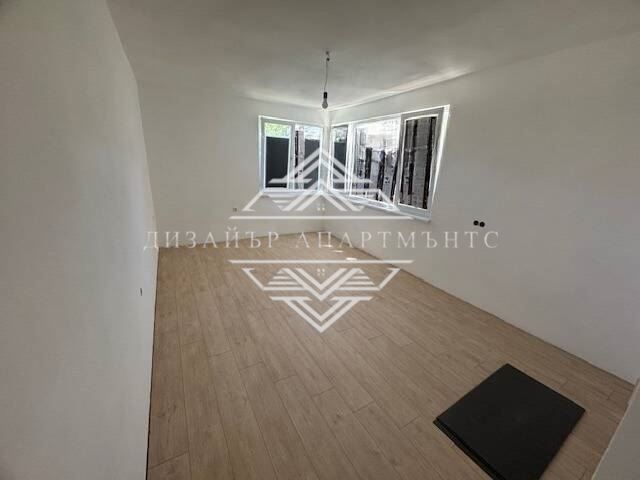 Продава се Къща в Карнобат - 181 кв.м за 1023 €/кв.м - Снимка #2