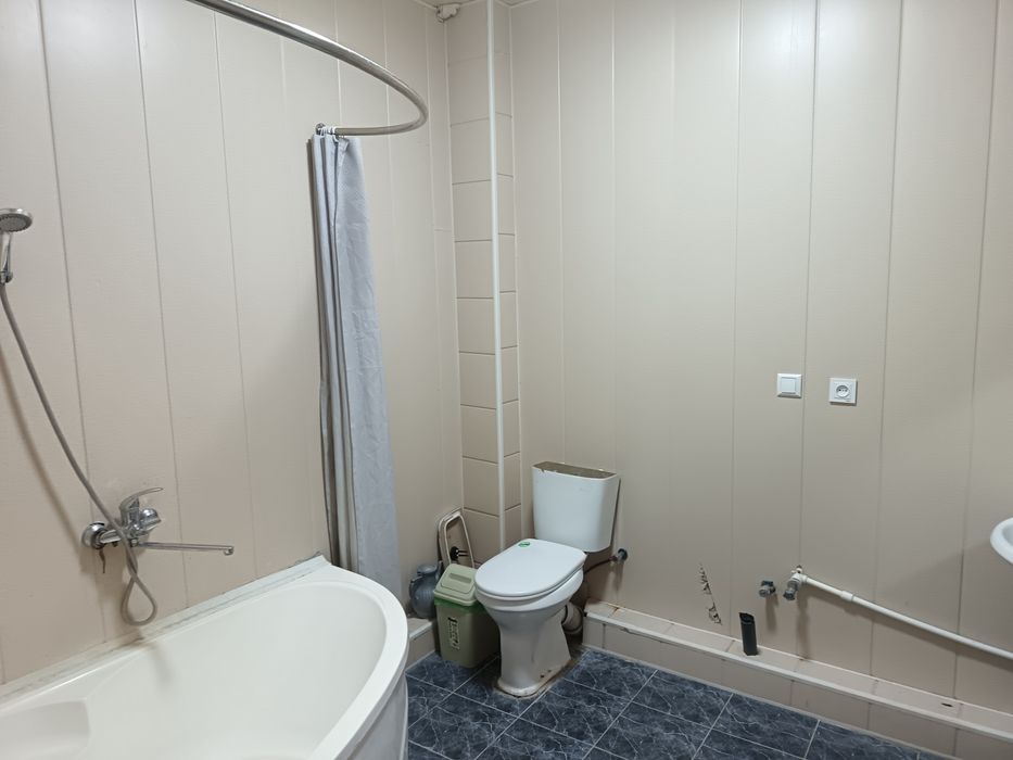 Kvartira sotiladi frunza massivda USELL yonida