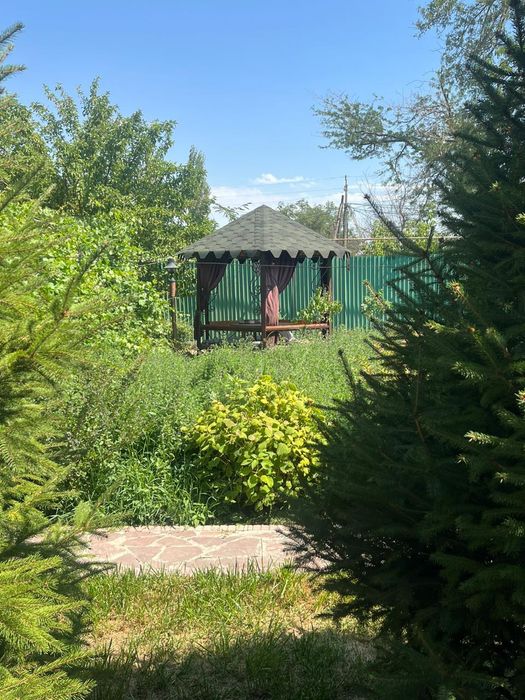 Үй сатылады,жері үлкен