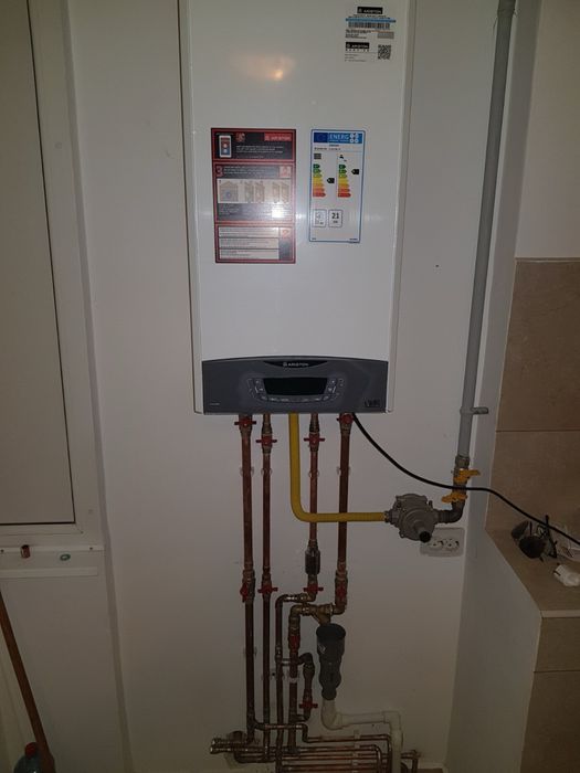 Apartament 2 camere decomandat zona podul inalt Ploiesti Vest