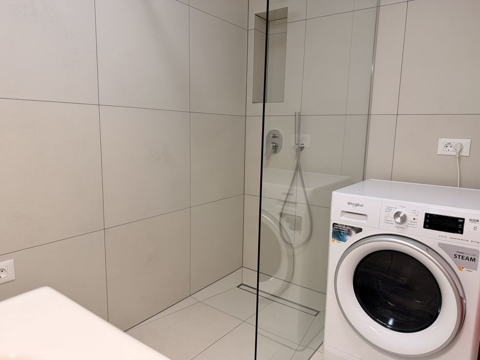 Prima inchiriere | Apartament nou lux 3 camere | 2 dormitoare | 2 băi | Compelt mobilat | Parcare + Garaj + Anexa depozitare
