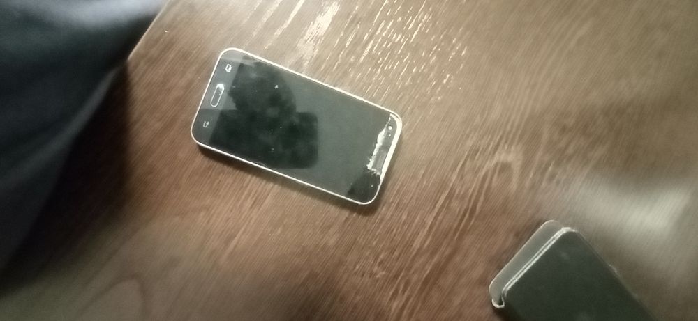 Продаю 2 телефона Samsung