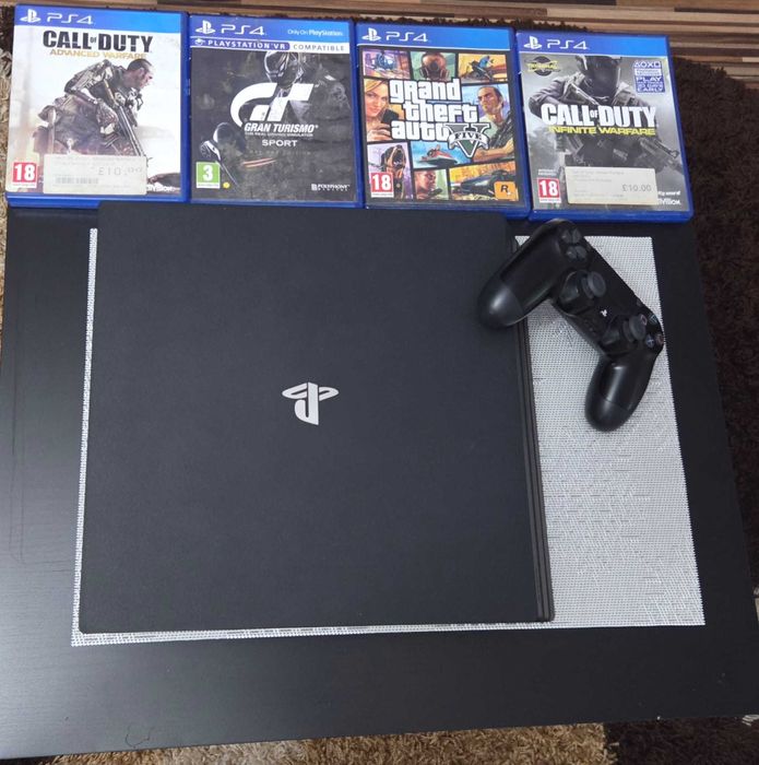 PS4 Pro 1TB + 4 Jocuri GTA V 2x Call of Duty GT Sport– Stare Excelenta