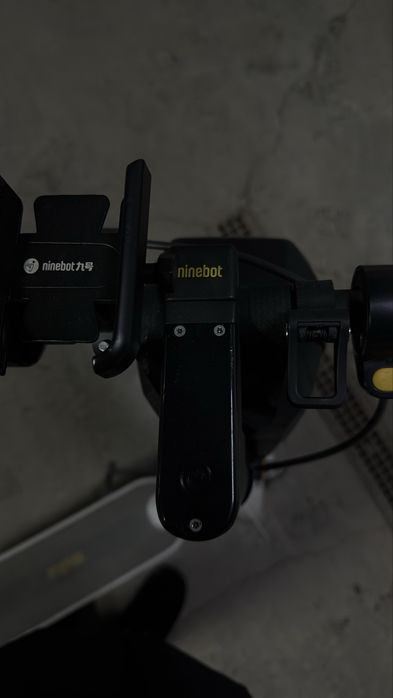 Продам электросамокат Ninebot kick scooter max