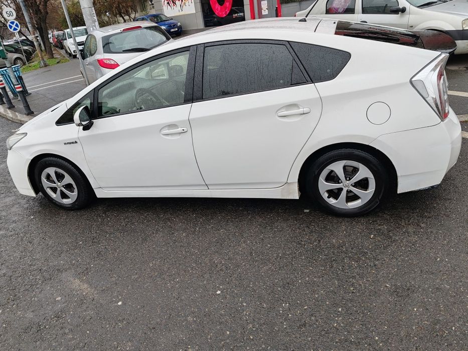 Închiriez Toyota prius3 Uber bolt