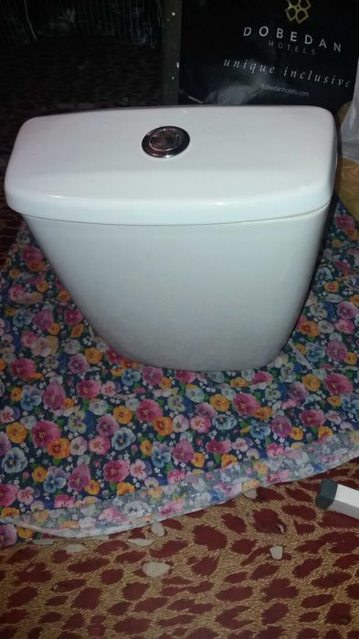 Продам бачок для унитаза