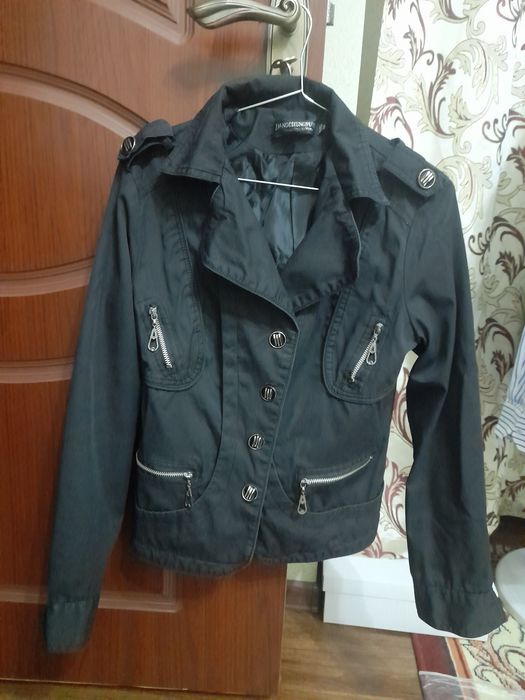 Продам ветровку для девушек и женщины