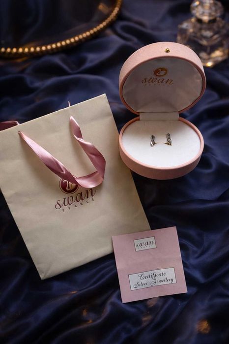 оригинални сребърни обеци нови с цирконии SWAN pearls с чанта и кутия