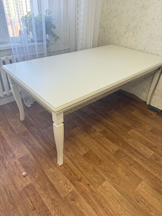 Стол,стулья гостинный