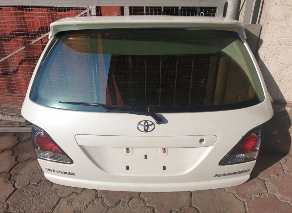 Крышка багажника на Lexus RX300