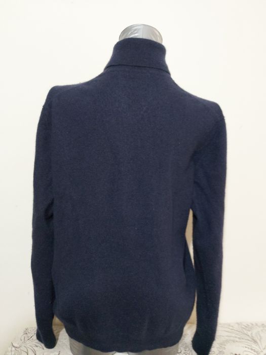 Pulover cu guler pe gât