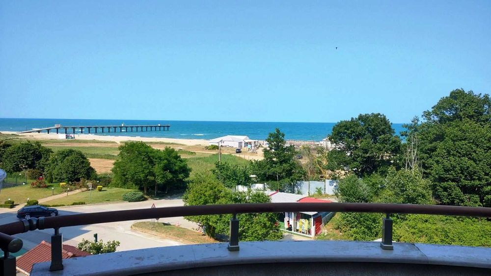 Море през прозореца!