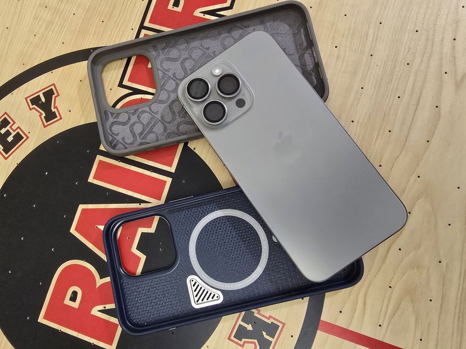 Продам Iphone 15 Pro Max 256 GB Titan