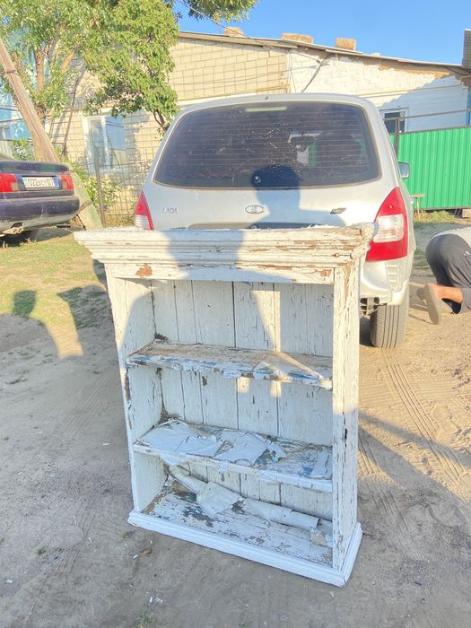 Антикварная полка для посуды