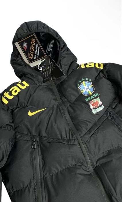 Nike яке чисто ново