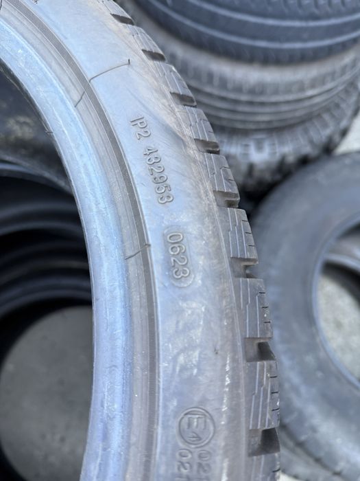 2x 245 35 19 Nokian Snowproof 1