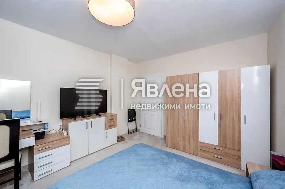 Дава се под наем Тристаен апартамент в София, Център - 100 кв.м за 977.16 € - Снимка #1