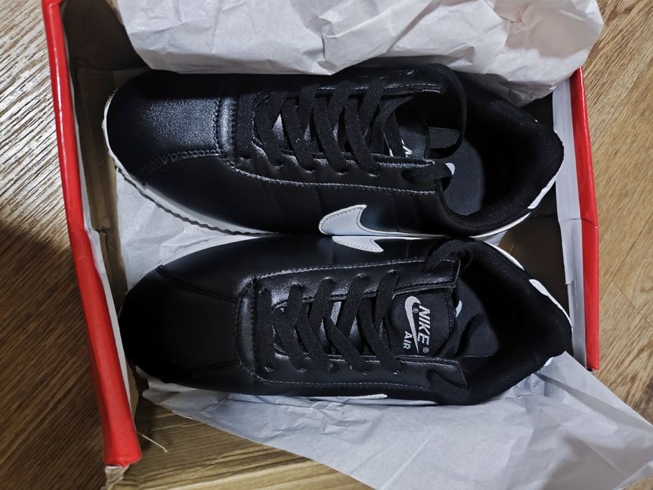 Продам кроссовки Nike cartez
