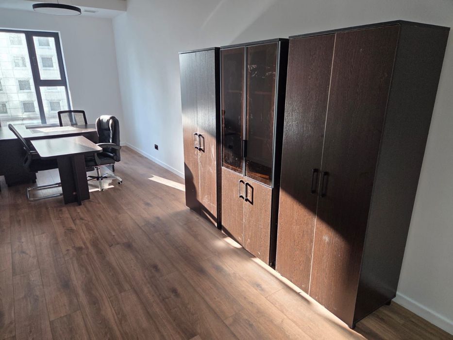 Мебель столы шкафы в офис