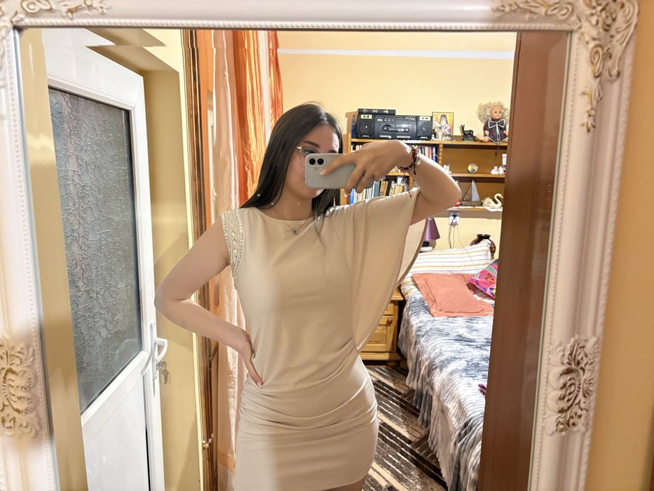 Rochie crem cu pietricele