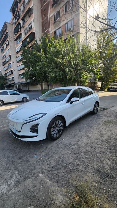 Hongqi e-qm5 вариант