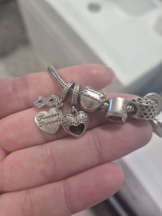 Vând bratara Pandora