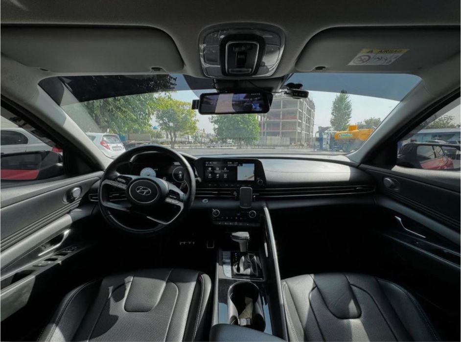 Продается Elantra 2022 года