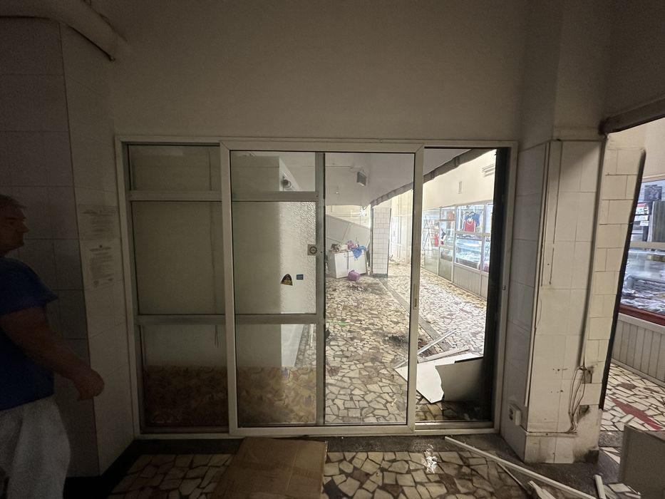 Vand termopan pentru balcon si fatada magazin