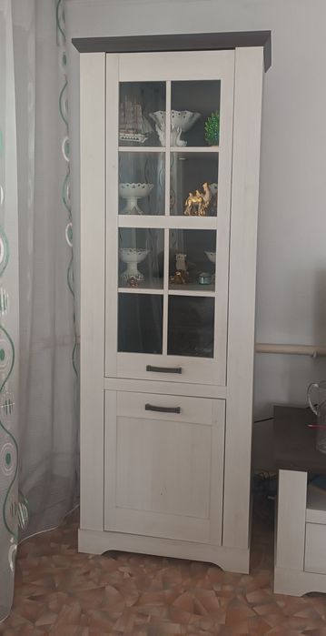 Продам шкаф витрина