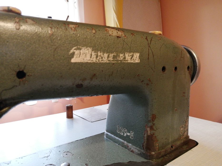 Vând mașină de cusut Minerva