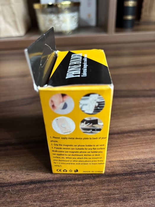 Магнитен държач за смартфон за кола