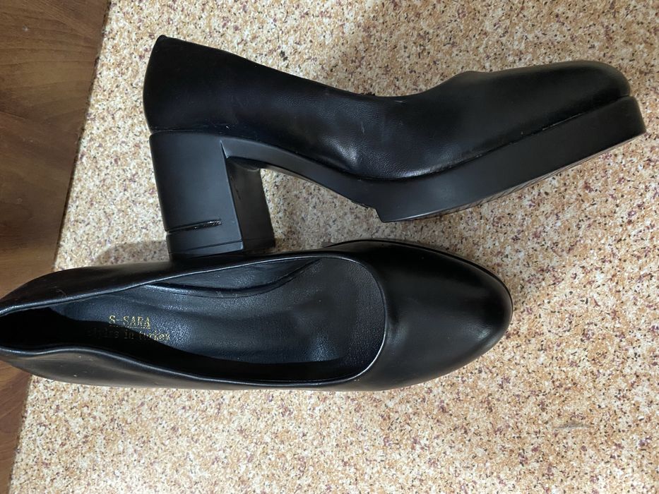 Срочно  кожаные  туфли  продам .